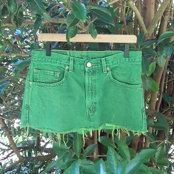 Levi's Green Mini Skirt - Picture 1 of 4
